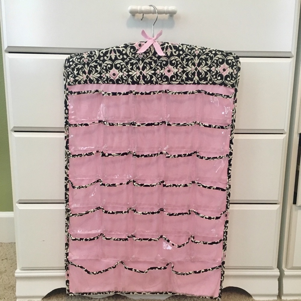 Hanging jewelry organizer